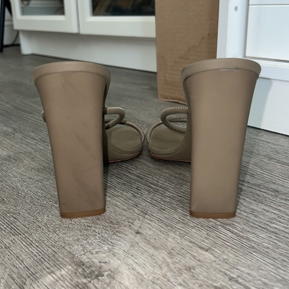 Yeezy Season 8 Sandals, 40 - Picture 4 of 9